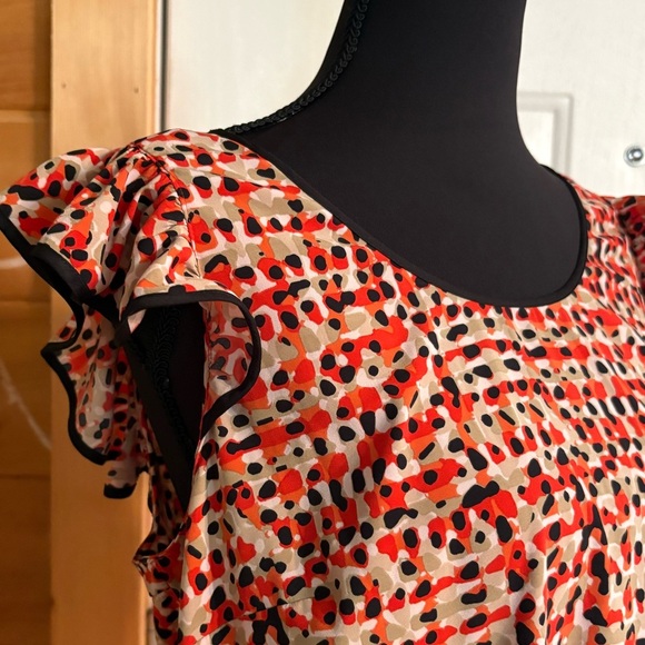 Ann Taylor Red, Tan and  Black Blouse with flutter sleeves. Size 8 - Picture 3 of 12